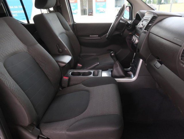 Nissan Navara  2.5 D 