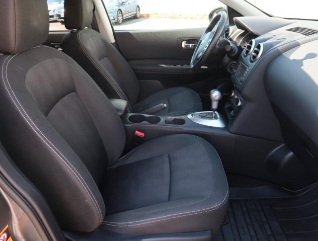 Nissan Qashqai  2.0 