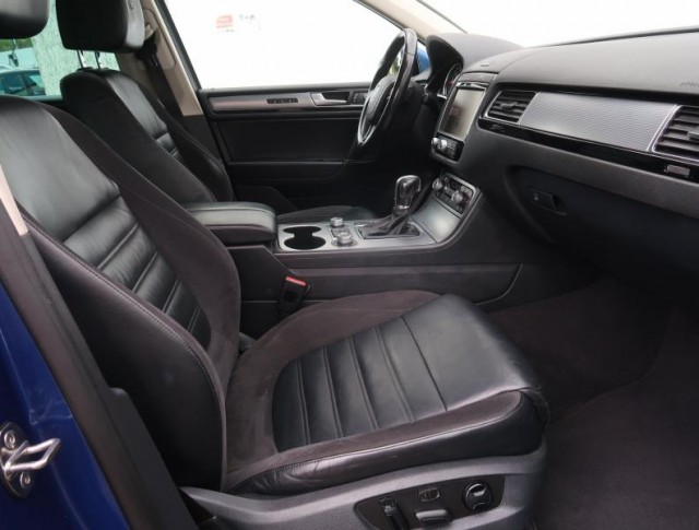 Volkswagen Touareg  3.0 TDI R-Line