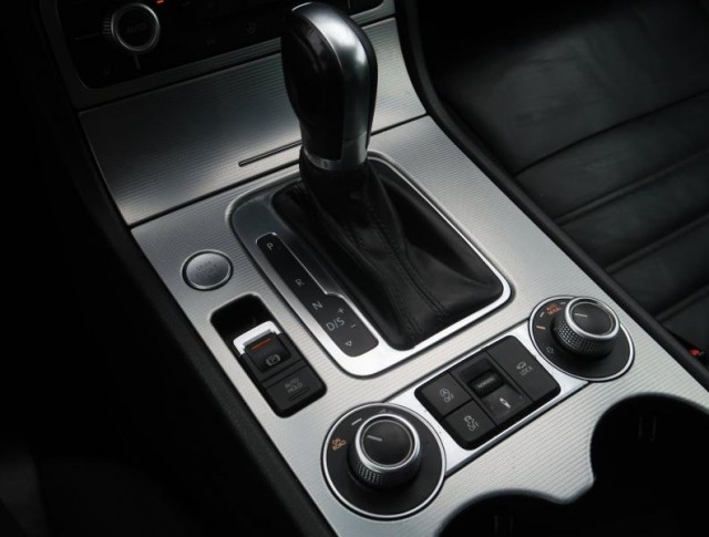 Volkswagen Touareg  3.0 TDI R-Line