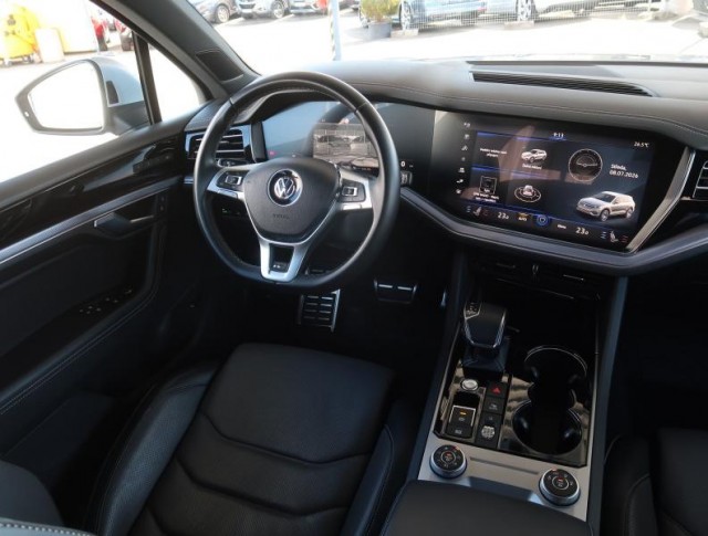 Volkswagen Touareg  3.0 TDI R-Line
