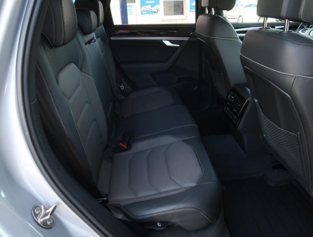 Volkswagen Touareg  3.0 TDI R-Line