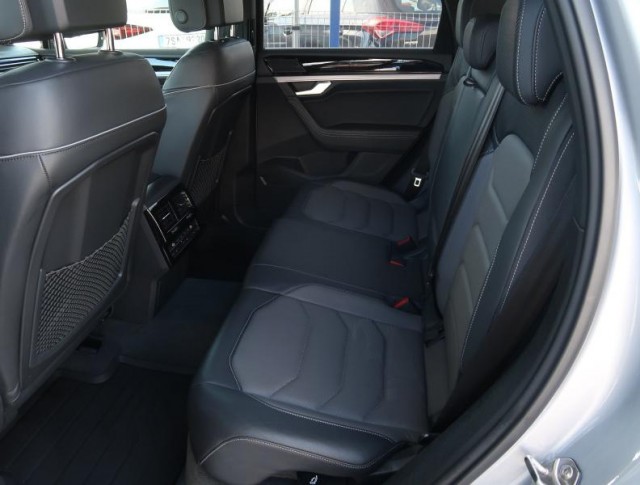 Volkswagen Touareg  3.0 TDI R-Line