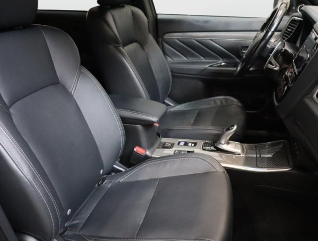 Mitsubishi Outlander  2.4 PHEV 