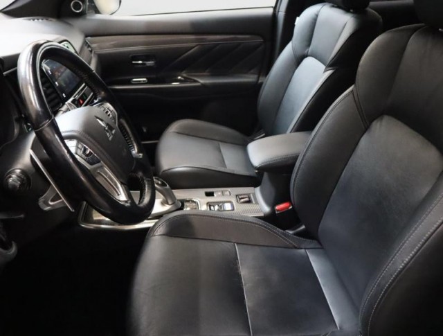 Mitsubishi Outlander  2.4 PHEV 