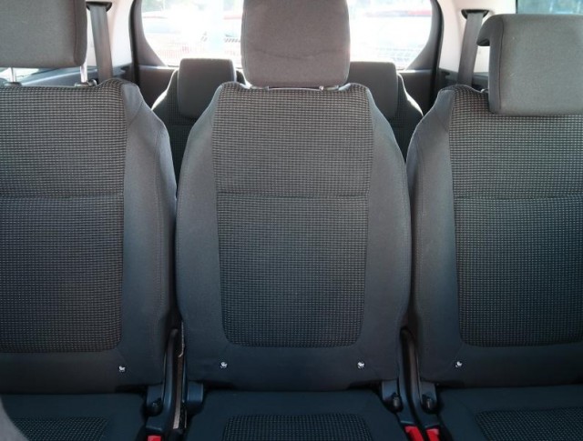 Peugeot 5008  1.6 HDi 