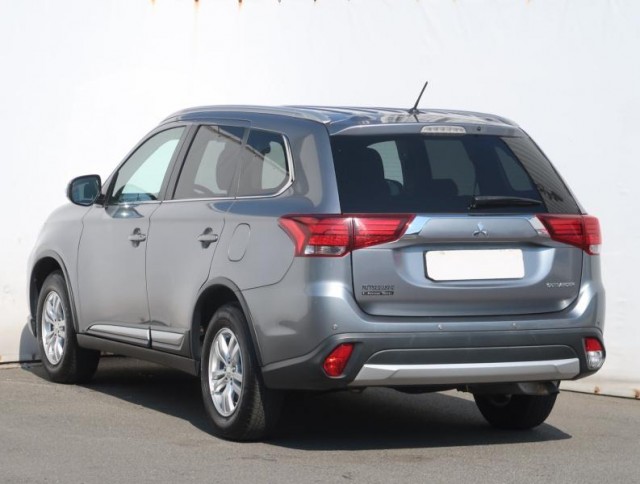 Mitsubishi Outlander  2.0 Intense