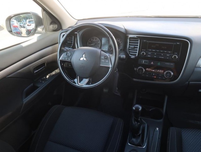 Mitsubishi Outlander  2.0 Intense