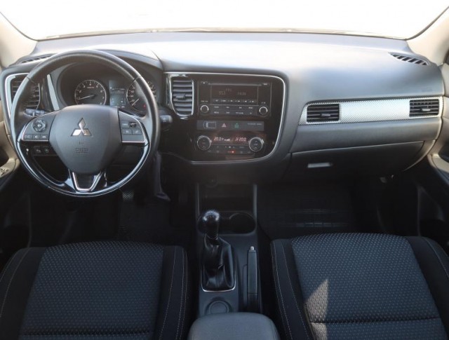Mitsubishi Outlander  2.0 Intense