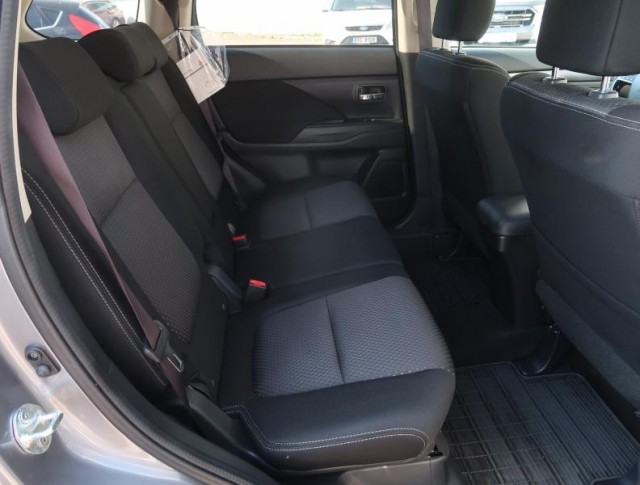 Mitsubishi Outlander  2.0 Intense