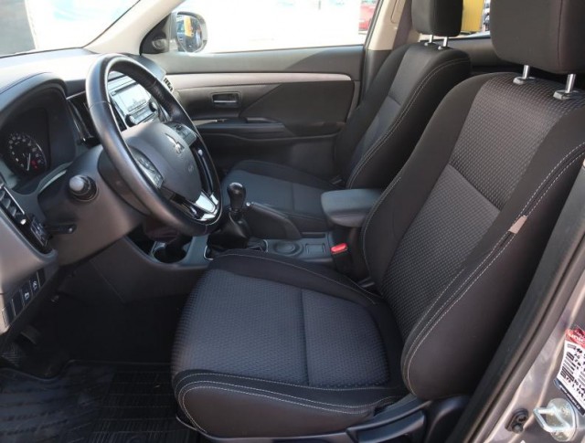 Mitsubishi Outlander  2.0 Intense