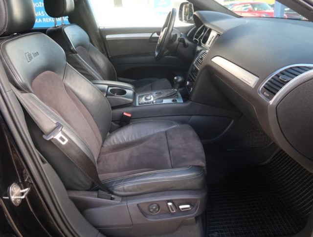 Audi Q7  3.0 TDI S-Line