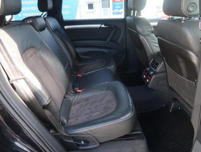 Audi Q7  3.0 TDI S-Line