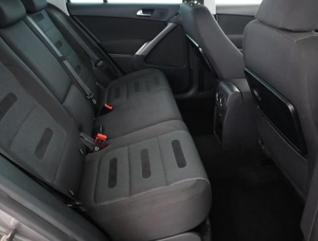 Volkswagen Tiguan  2.0 TSI 