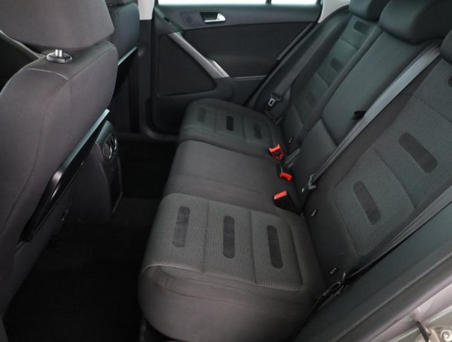 Volkswagen Tiguan  2.0 TSI 