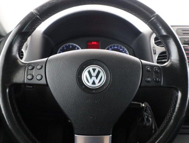 Volkswagen Tiguan  2.0 TSI 