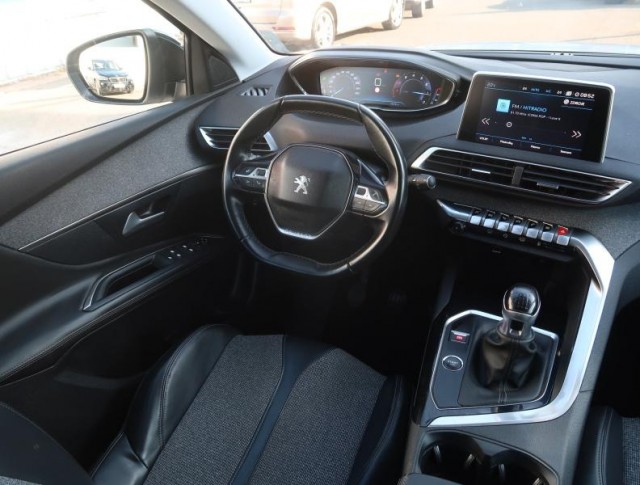 Peugeot 3008  1.2 PureTech 