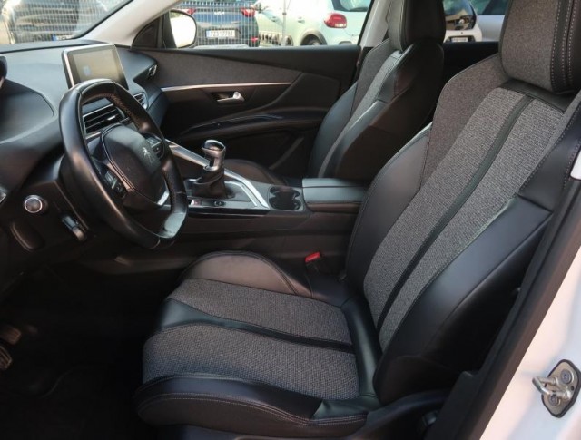 Peugeot 3008  1.2 PureTech 