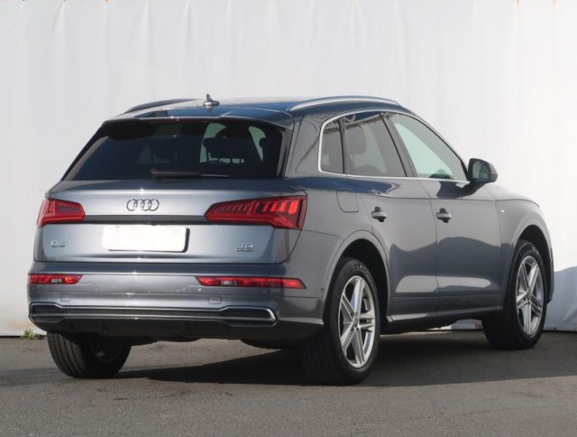 Audi Q5  3.0 TDI S line