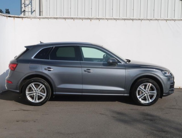 Audi Q5  3.0 TDI S line