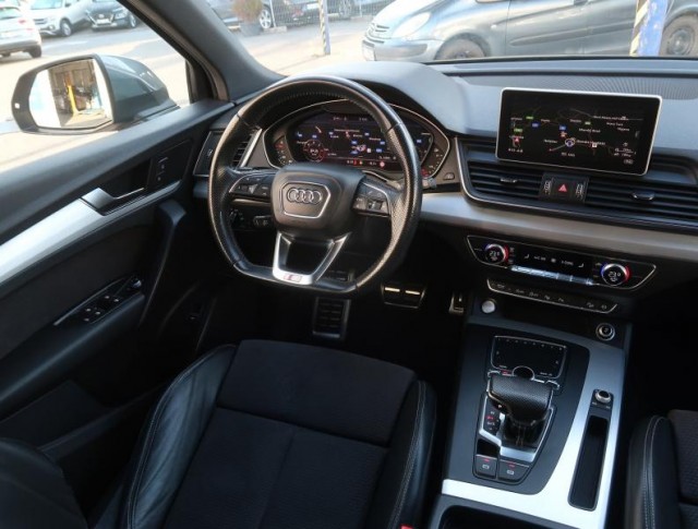 Audi Q5  3.0 TDI S line