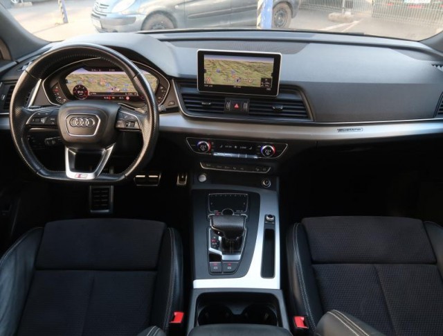Audi Q5  3.0 TDI S line
