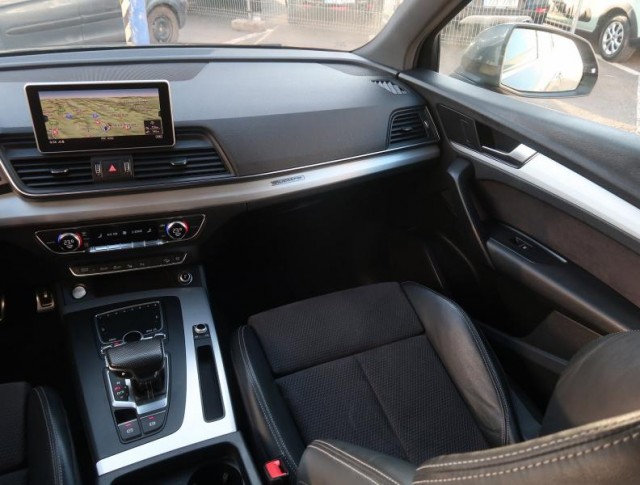 Audi Q5  3.0 TDI S line