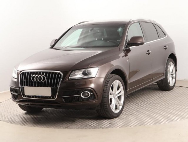 Audi Q5  2.0 TDI S-Line