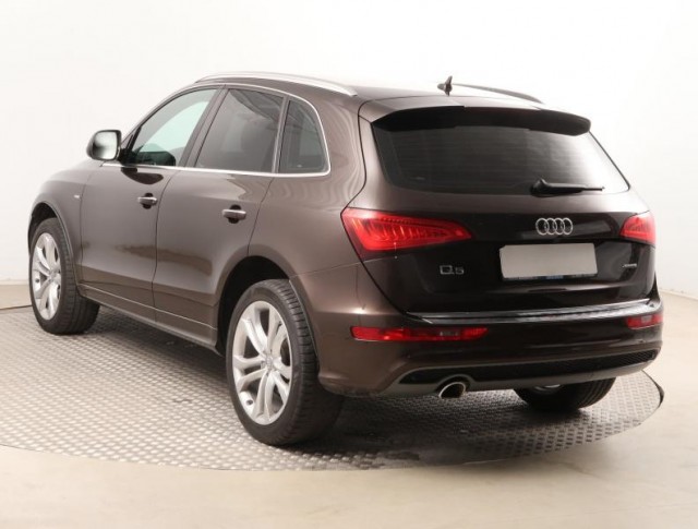 Audi Q5  2.0 TDI S-Line