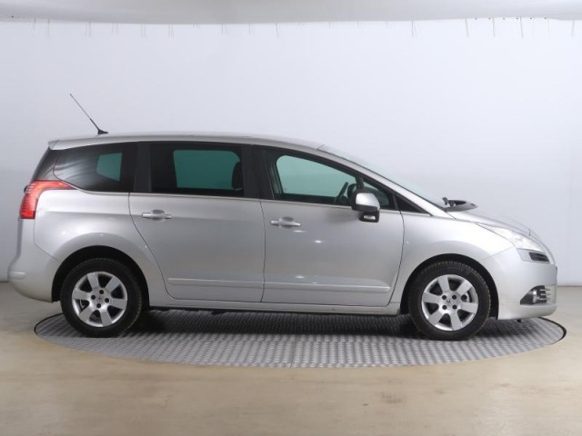 Peugeot 5008  2.0 BlueHDi 