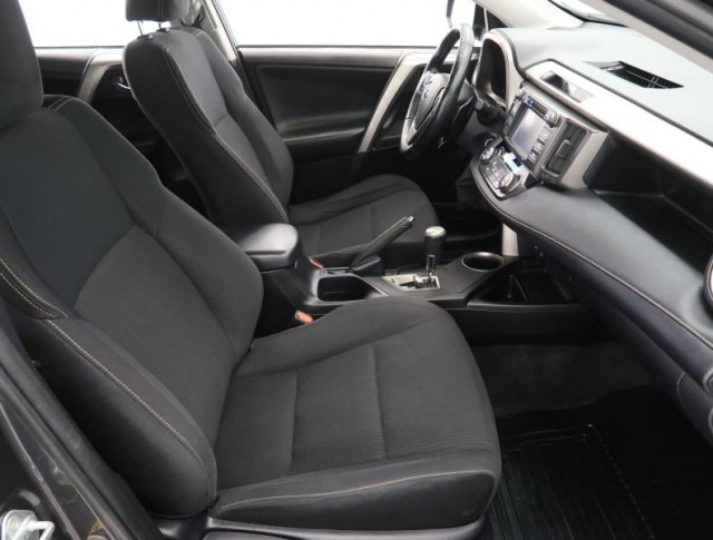Toyota RAV 4  2.0 VVT-i 