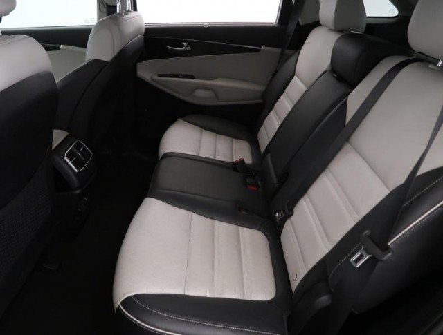 Kia Sorento  2.2 CRDi 