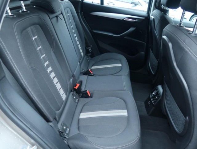 BMW X1  sDrive18i 