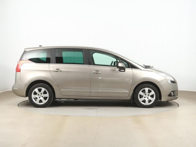 Peugeot 5008  1.6 HDi 