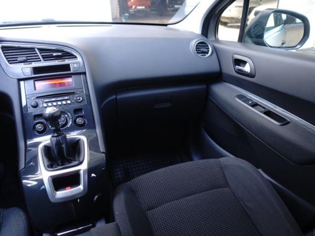 Peugeot 5008  1.6 HDi 