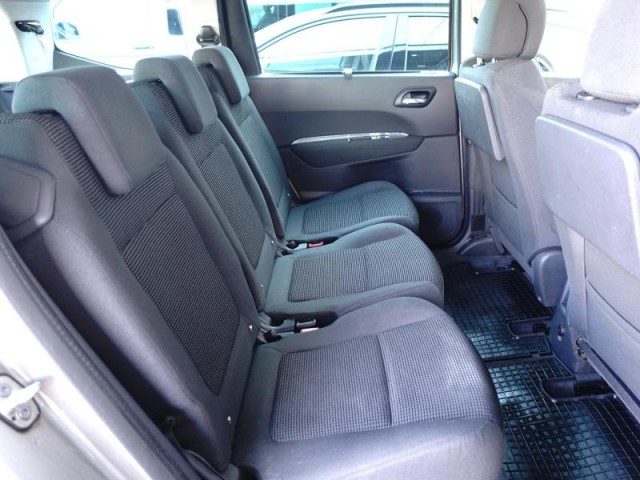 Peugeot 5008  1.6 HDi 