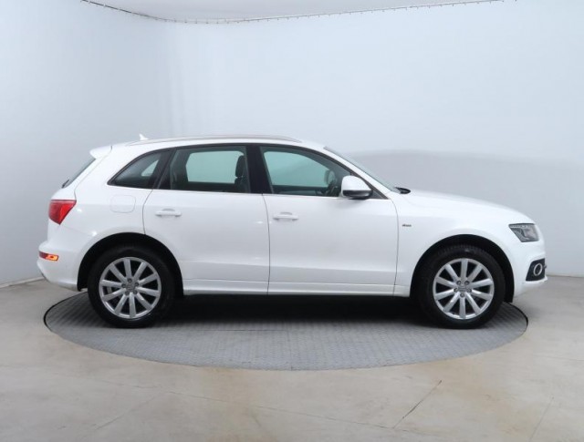Audi Q5  2.0 TDI S line