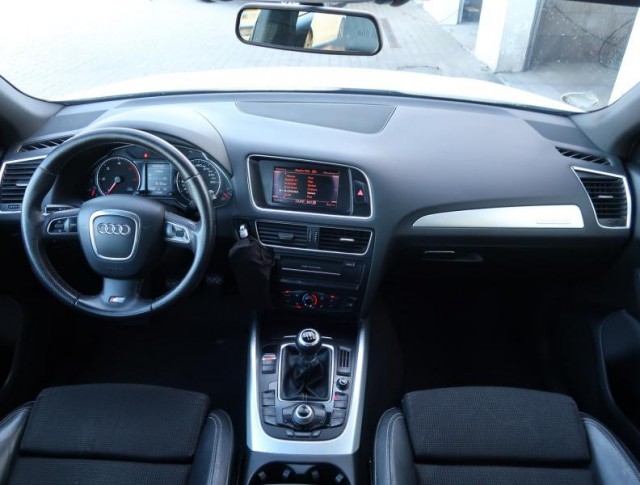 Audi Q5  2.0 TDI S line
