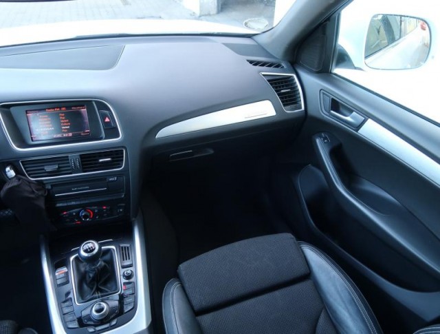 Audi Q5  2.0 TDI S line