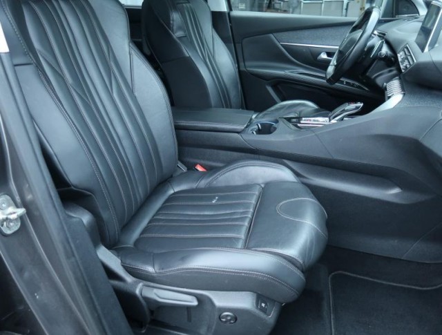 Peugeot 5008  1.6 HDi 