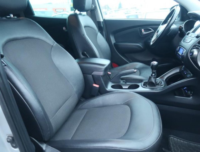 Hyundai ix35  2.0 CRDi Trikolor