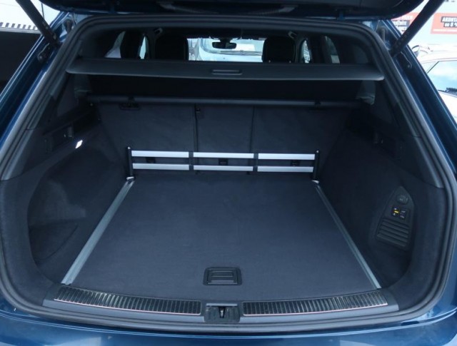 Volkswagen Touareg  3.0 TDI R-Line