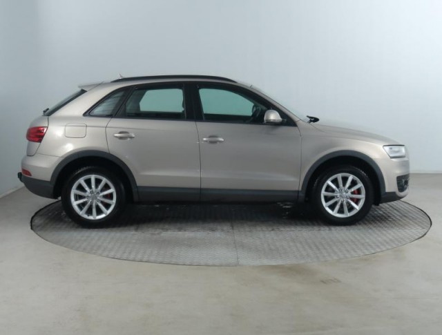 Audi Q3  2.0 TDI basis