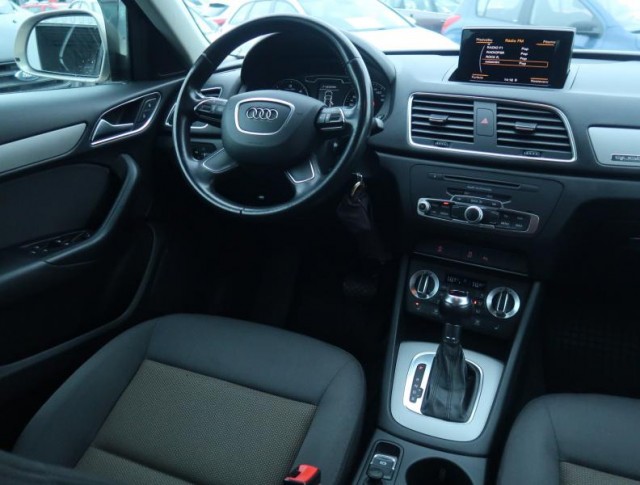 Audi Q3  2.0 TDI basis