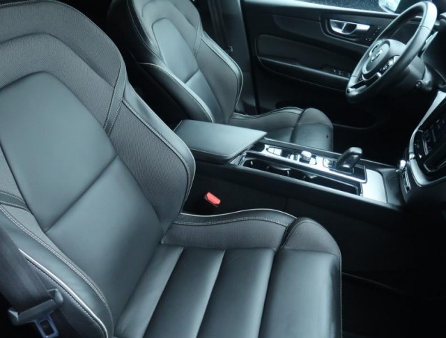 Volvo XC60  B6 AWD R-Design