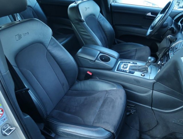 Audi Q7  3.0 TDI S-Line