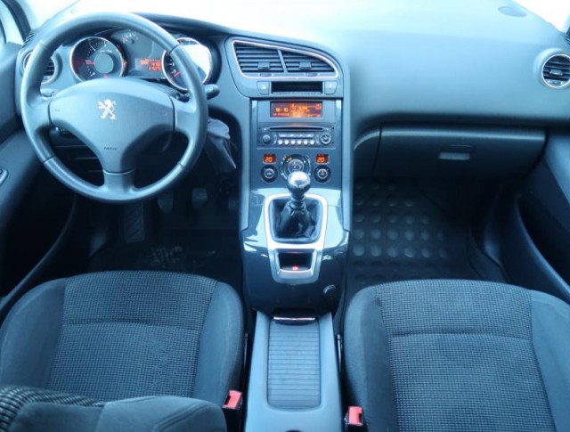 Peugeot 5008  1.6 HDi 