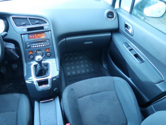 Peugeot 5008  1.6 HDi 