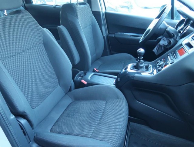 Peugeot 5008  1.6 HDi 