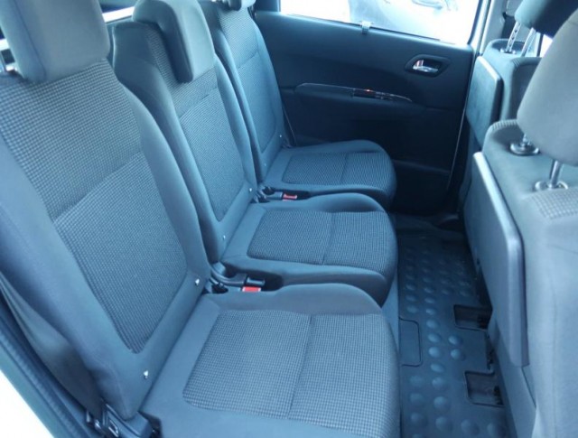 Peugeot 5008  1.6 HDi 